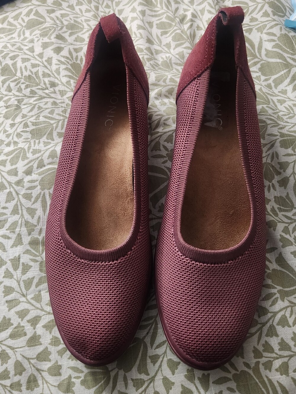Vionic Comfort Fit Women's Slip-On Mesh Suede Wedgie  Burgundy 8M